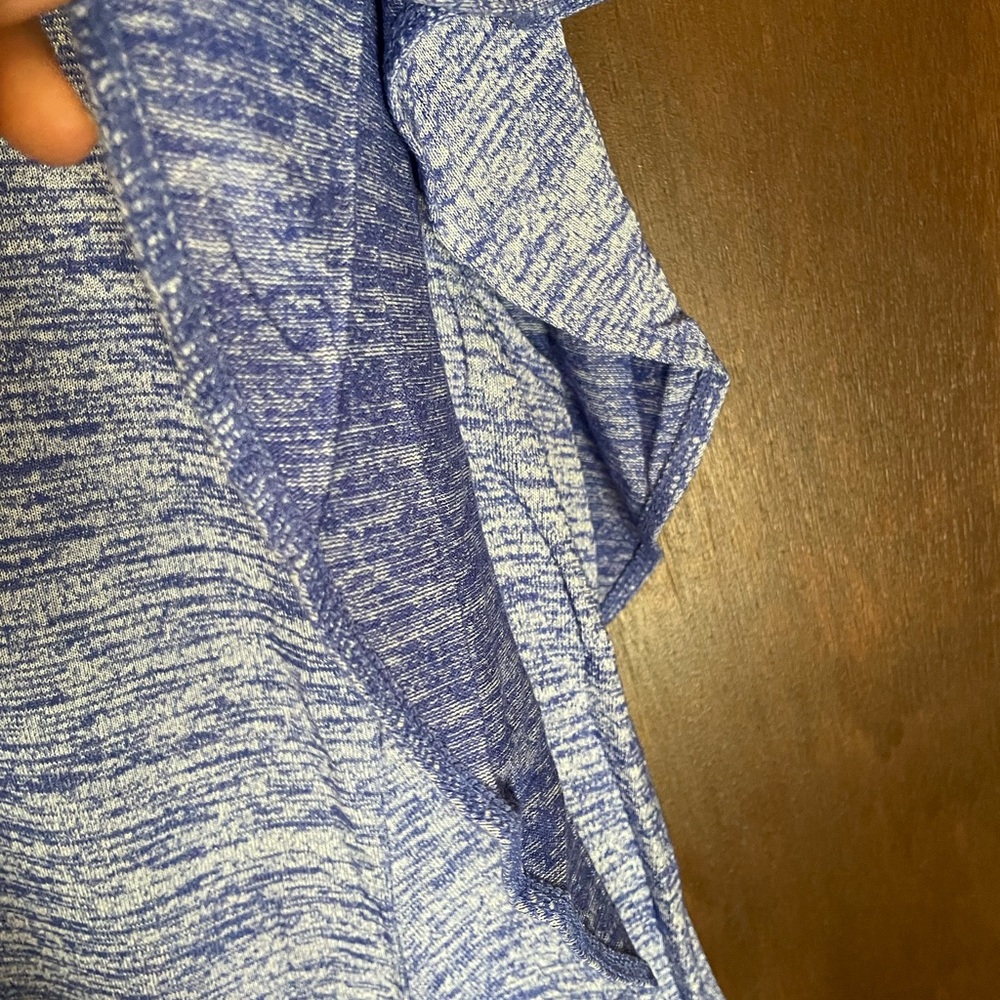 Tops - Picture 4 of 4